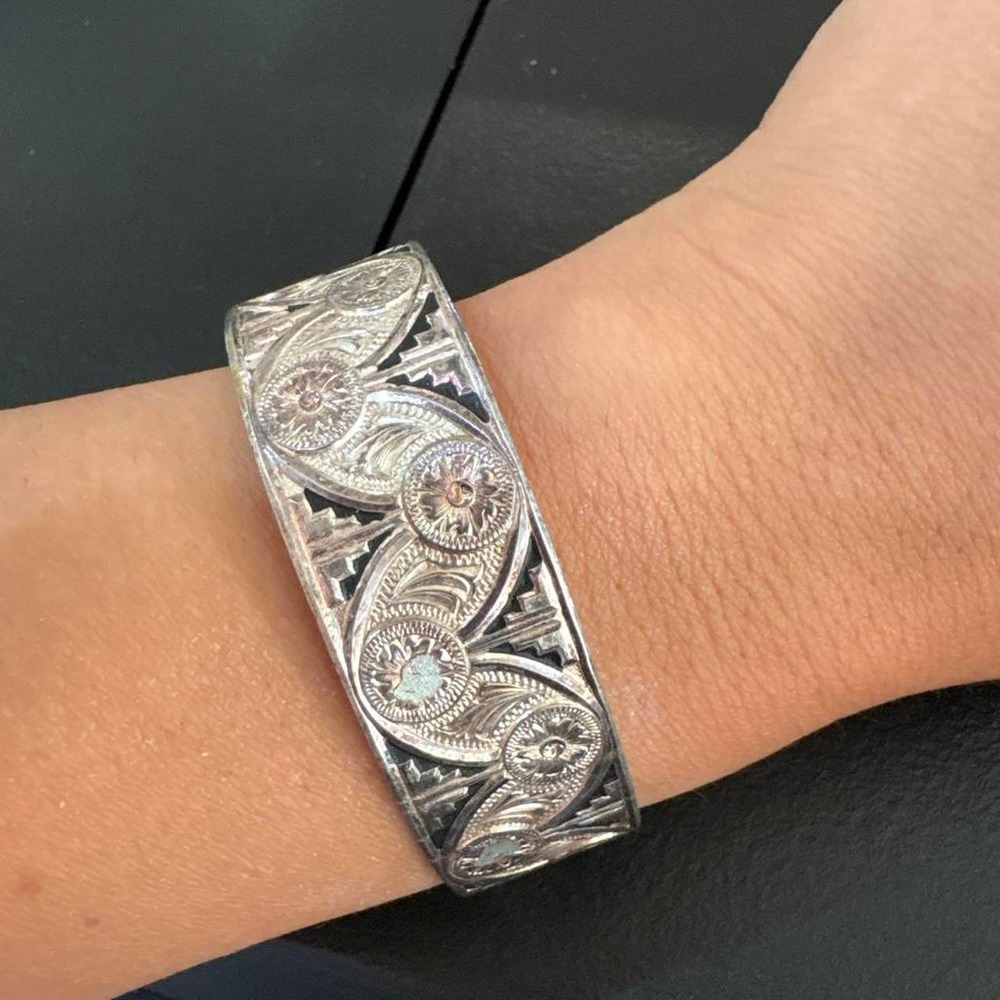 Montana Silversmiths Cuff Bangle Women 7 Silver Good Vintage Engraved 25157